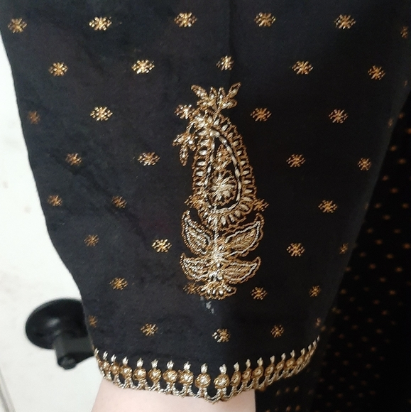 Beautifully embroidered black ethnic dress - Picture 8 of 9
